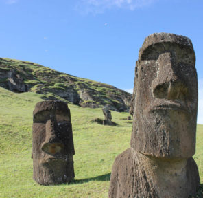 Easter Island Community (3 Parachutes)